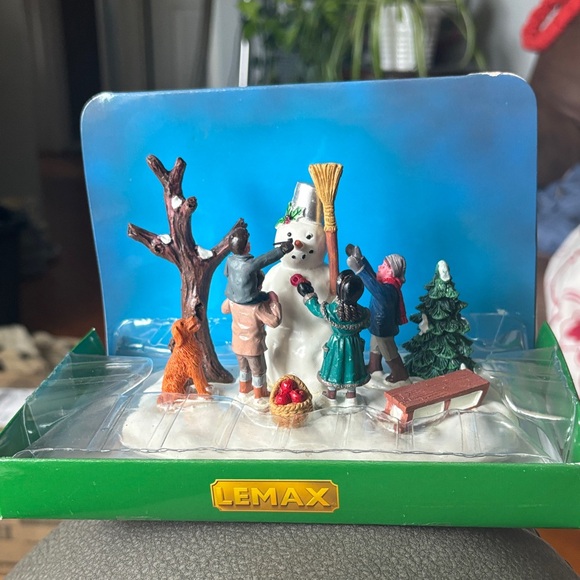 Lemax Snowman Building Scene with Red and Green Accents - Picture 2 of 5
